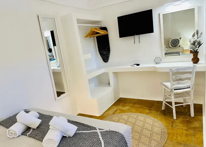 Tiara Hideaway House Éxo Goniá